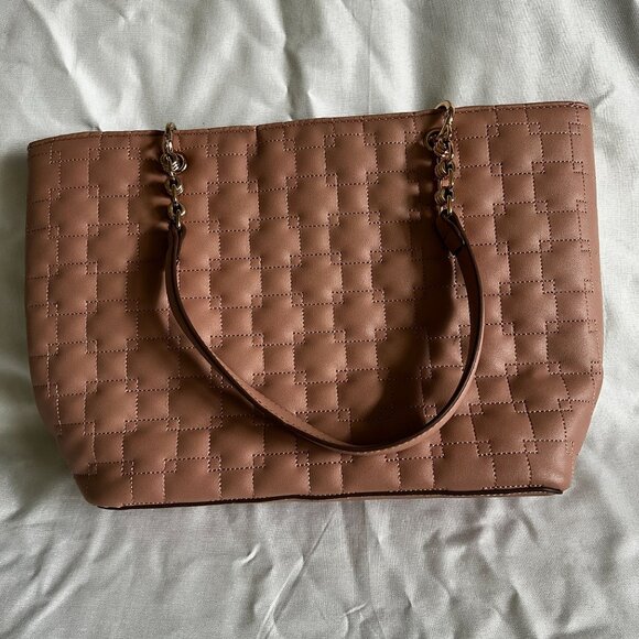 Anne Klein Quilted Tote Bag With Gold Chain Straps & Logo - Picture 3 of 7